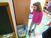 Sledujeme, kolik máme ve školce odpadu za jeden den